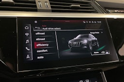 met. valkoinen Audi Q8 e-tron 2024 kuva 24.