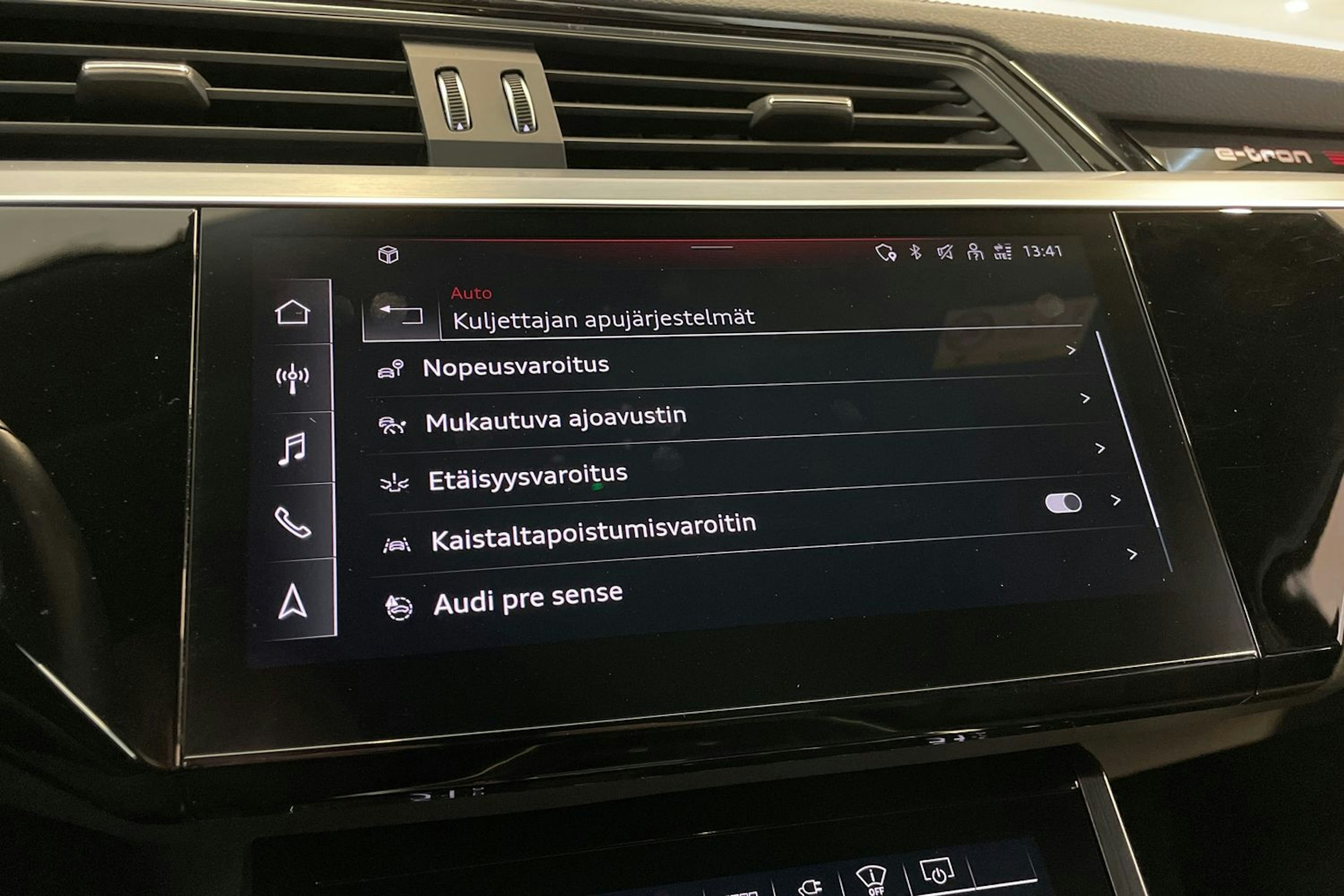 met. valkoinen Audi Q8 e-tron 2024 kuva 25.