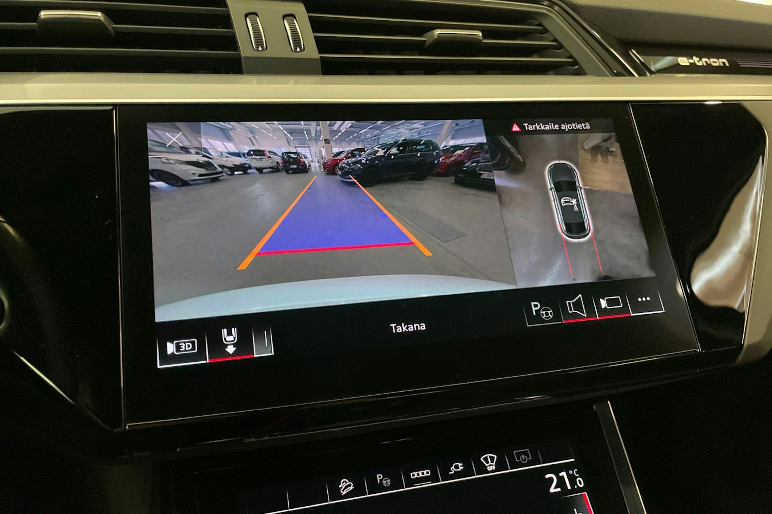 met. valkoinen Audi Q8 e-tron 2024 kuva 28.