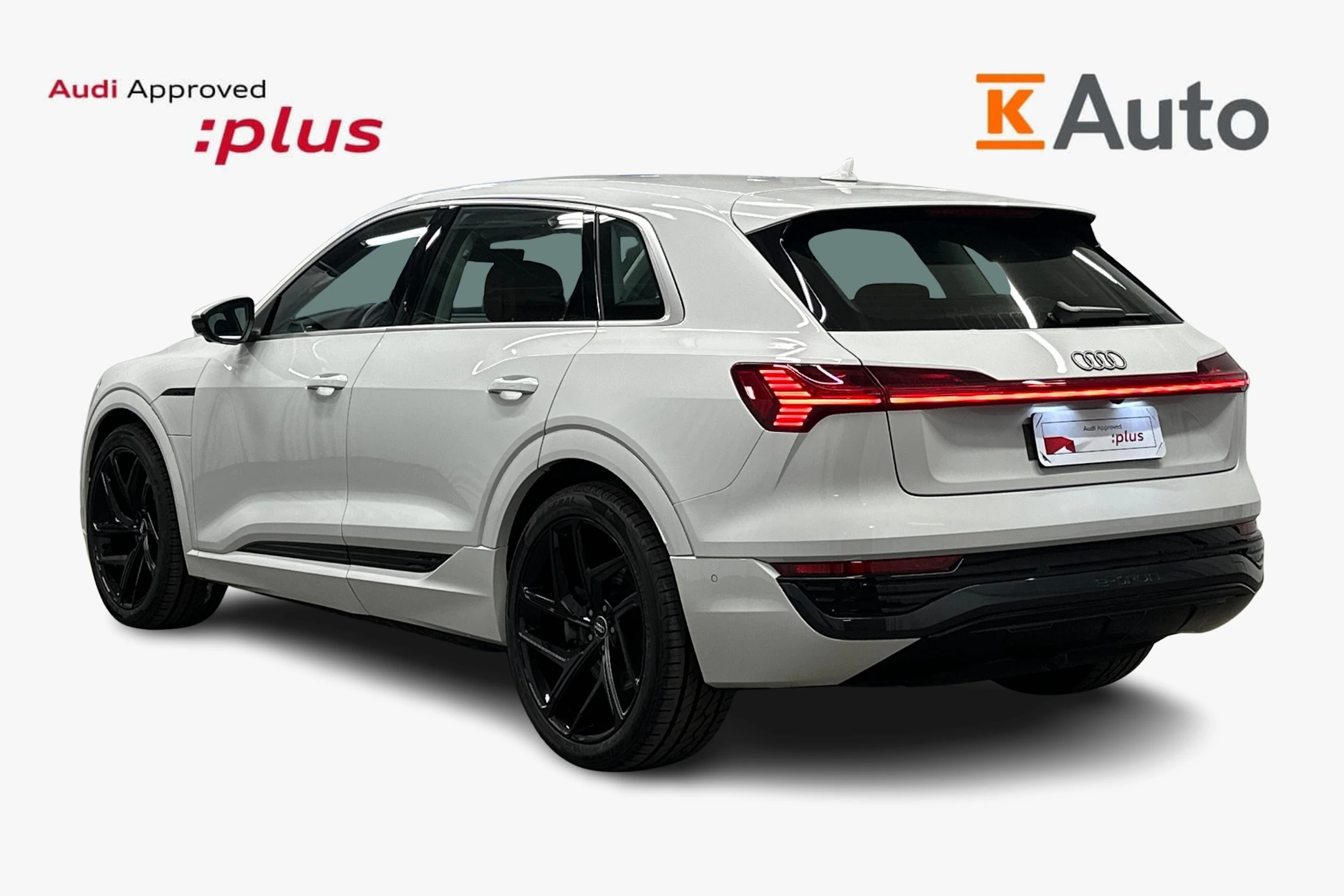 valkoinen Audi Q8 e-tron 2024 kuva 2.
