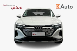 valkoinen Audi Q8 e-tron 2024 kuva 4.