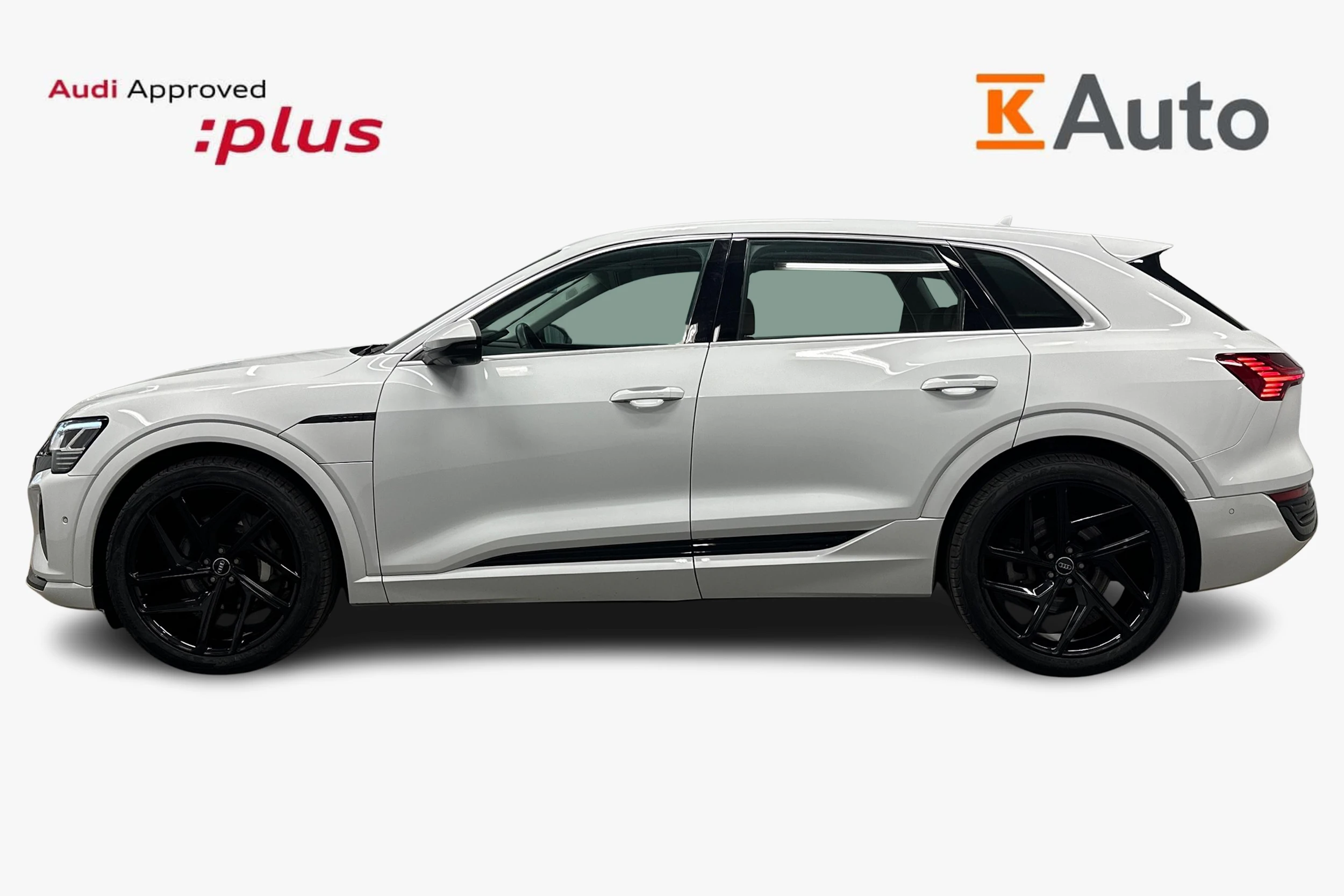 valkoinen Audi Q8 e-tron 2024 kuva 5.