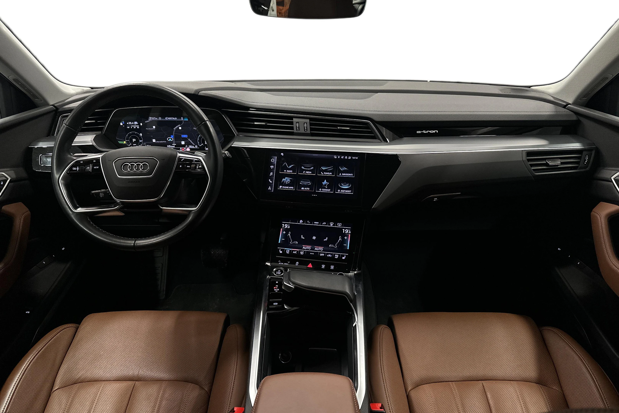 valkoinen Audi Q8 e-tron 2024 kuva 7.