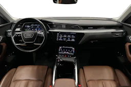 valkoinen Audi Q8 e-tron 2024 kuva 7.