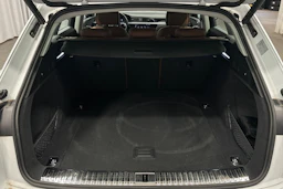 valkoinen Audi Q8 e-tron 2024 kuva 11.