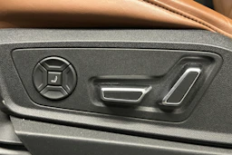 valkoinen Audi Q8 e-tron 2024 kuva 14.