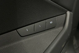 valkoinen Audi Q8 e-tron 2024 kuva 15.