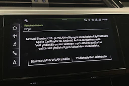 valkoinen Audi Q8 e-tron 2024 kuva 23.