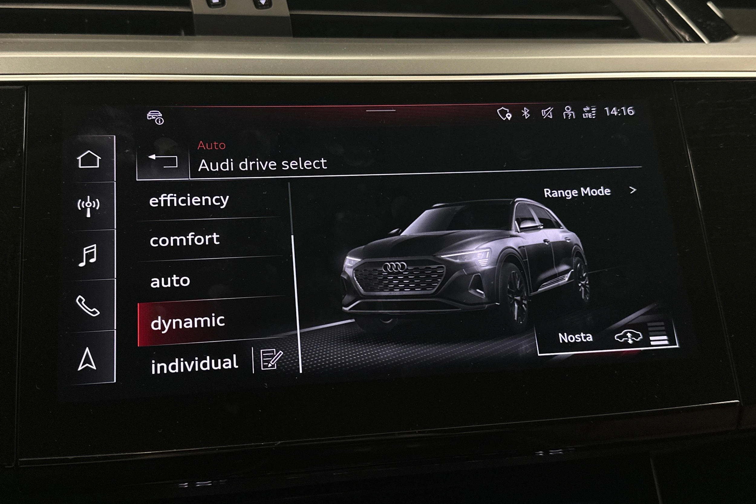 valkoinen Audi Q8 e-tron 2024 kuva 24.