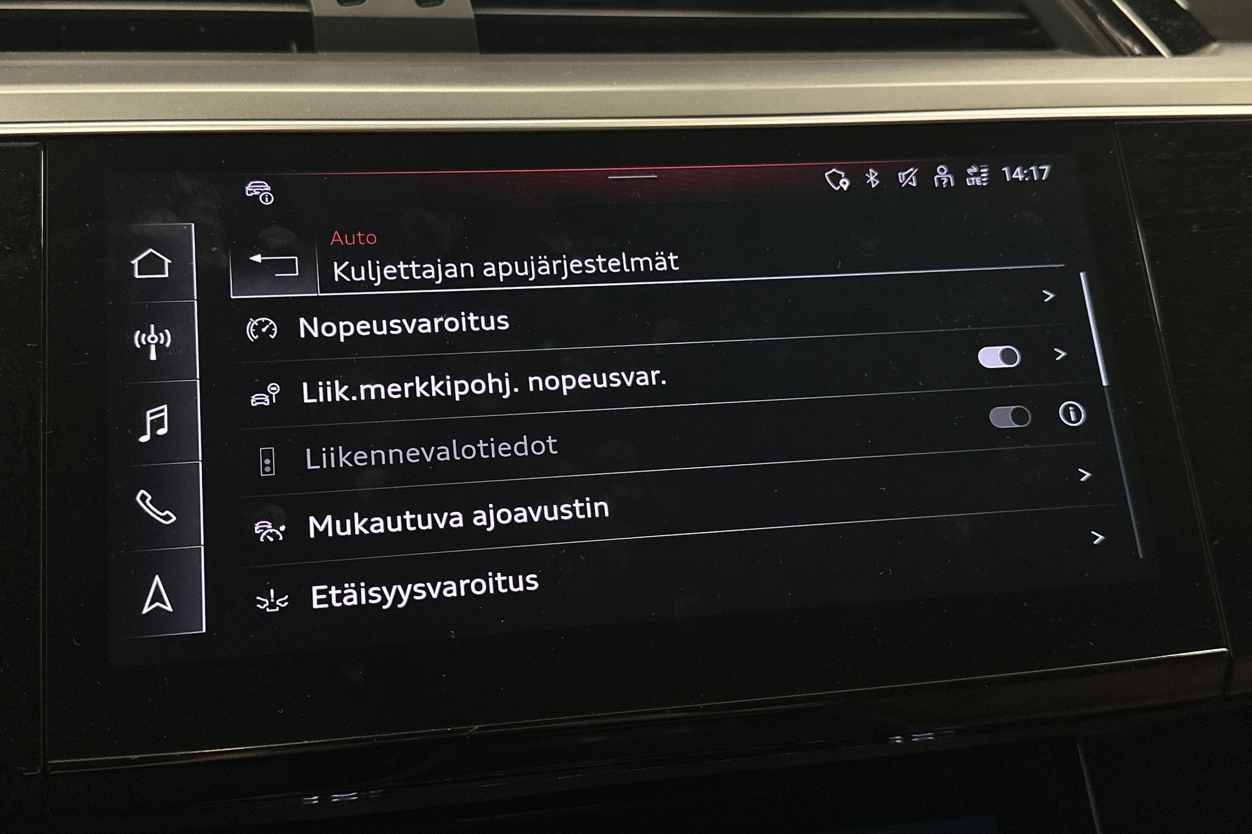 valkoinen Audi Q8 e-tron 2024 kuva 27.