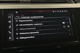 valkoinen Audi Q8 e-tron 2024 kuva 27.