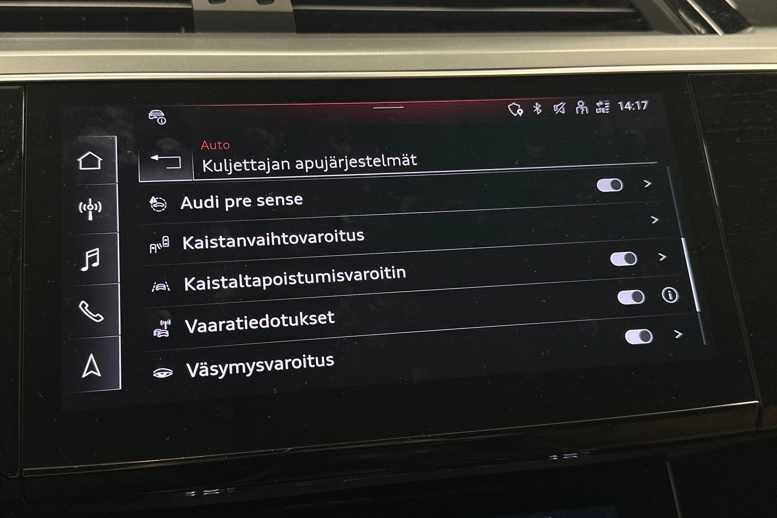 valkoinen Audi Q8 e-tron 2024 kuva 28.