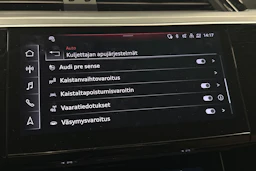 valkoinen Audi Q8 e-tron 2024 kuva 28.