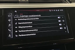 valkoinen Audi Q8 e-tron 2024 kuva 29.