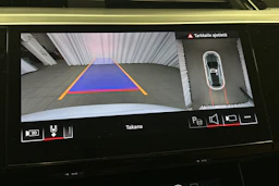 valkoinen Audi Q8 e-tron 2024 kuva 30.