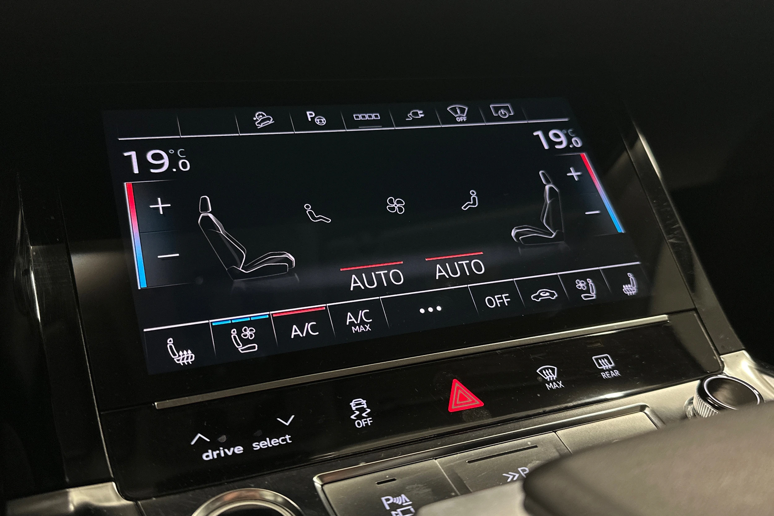 valkoinen Audi Q8 e-tron 2024 kuva 31.