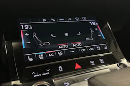 valkoinen Audi Q8 e-tron 2024 kuva 31.