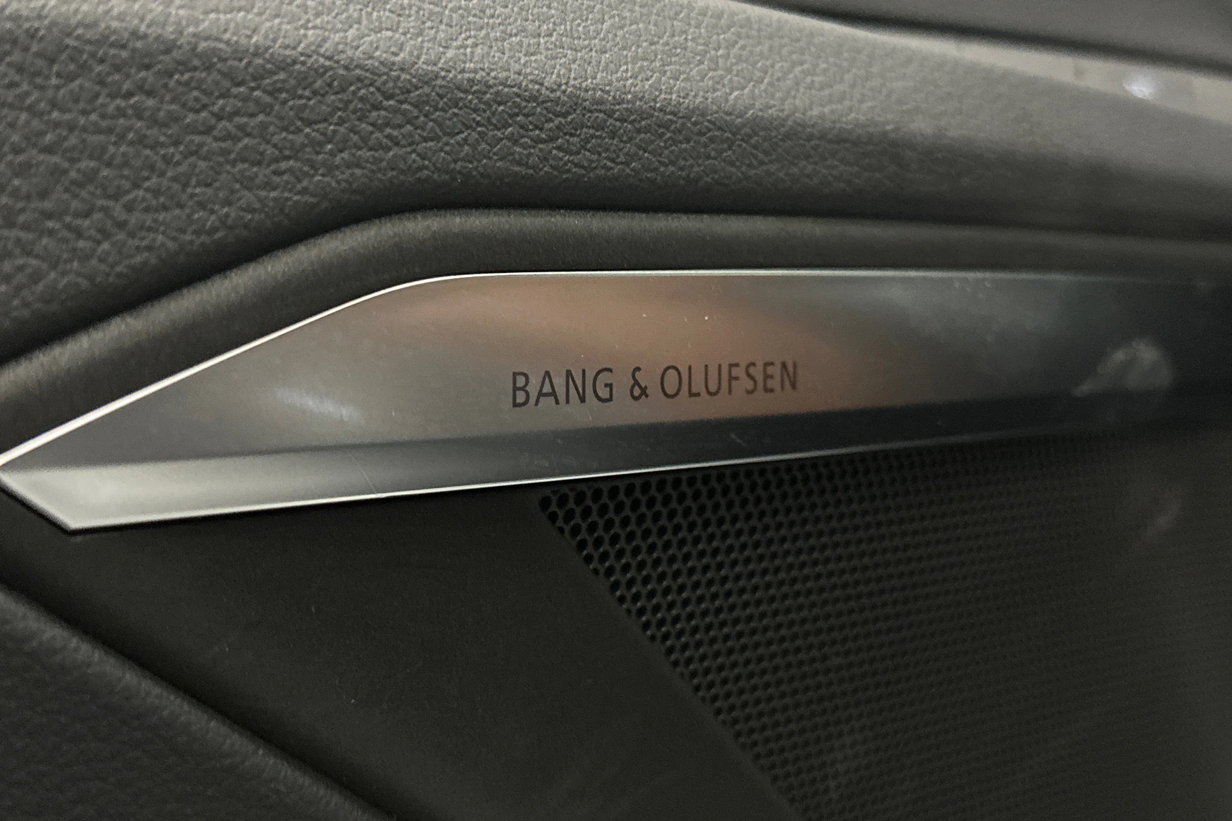 valkoinen Audi Q8 e-tron 2024 kuva 33.
