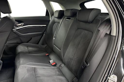 Musta Audi Q8 e-tron 2024 kuva 8.