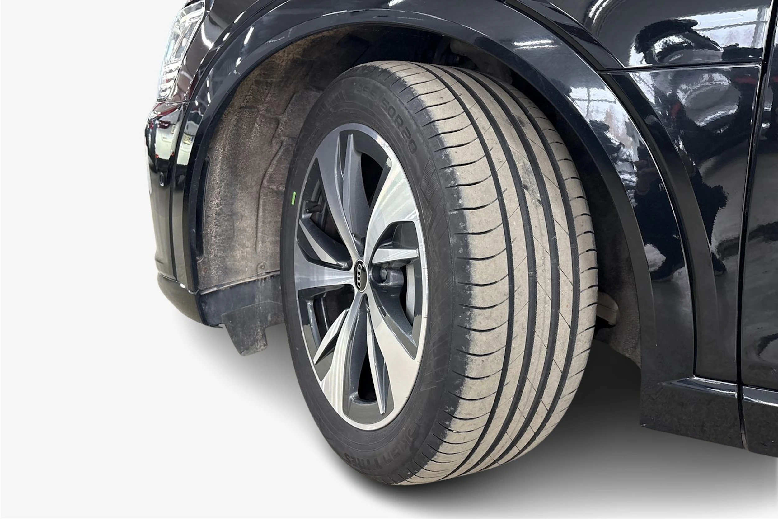 Musta Audi Q8 e-tron 2024 kuva 9.