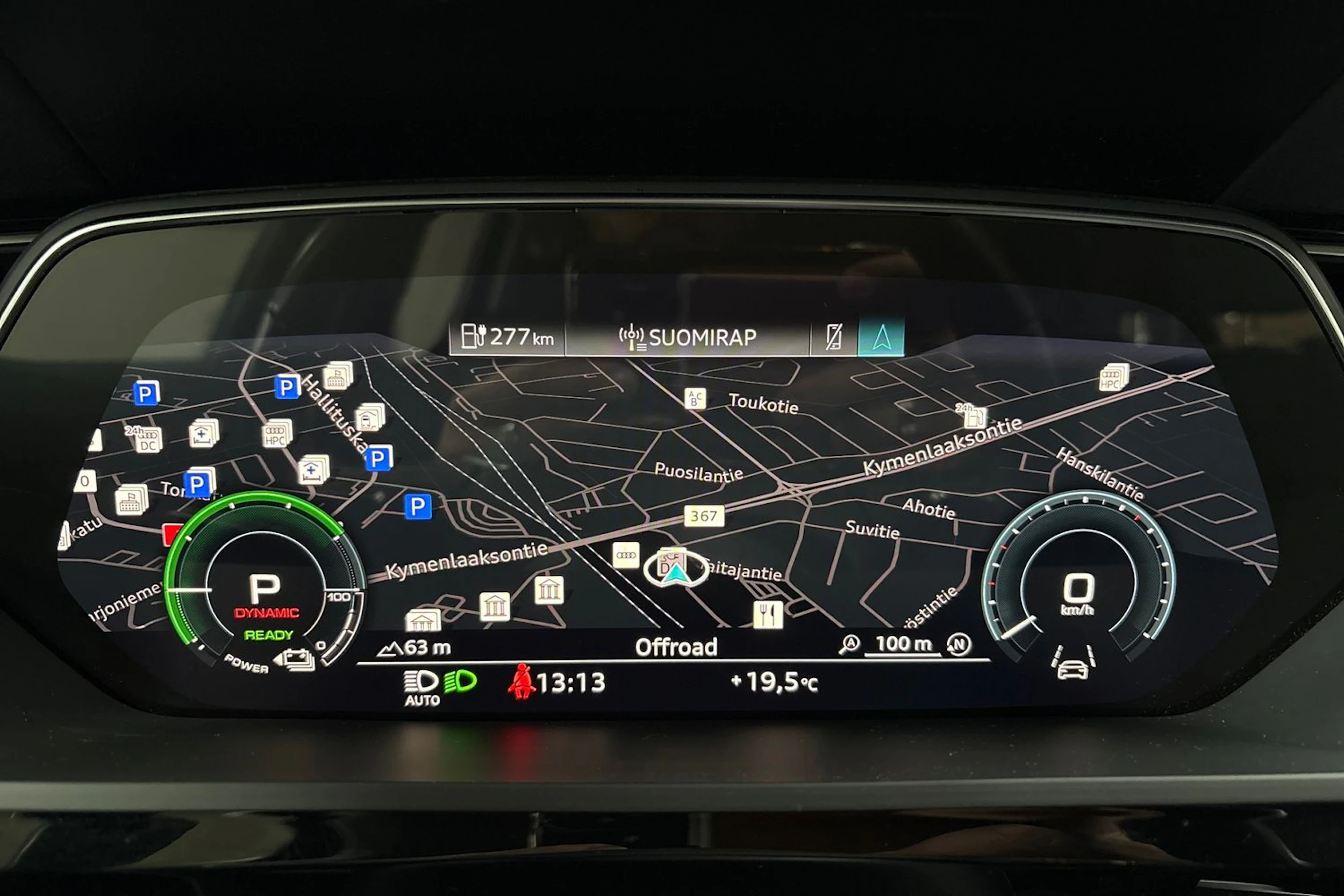 Musta Audi Q8 e-tron 2024 kuva 13.