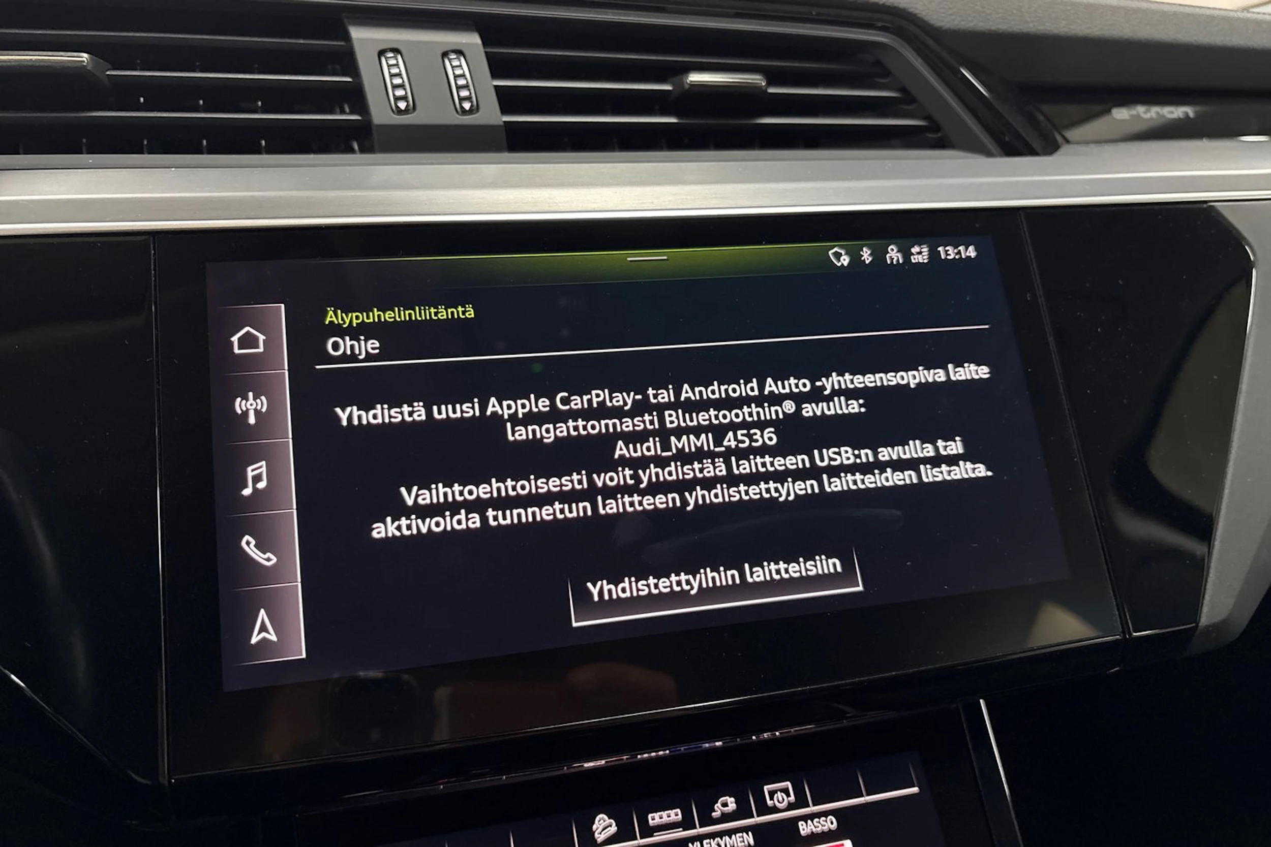 Musta Audi Q8 e-tron 2024 kuva 16.