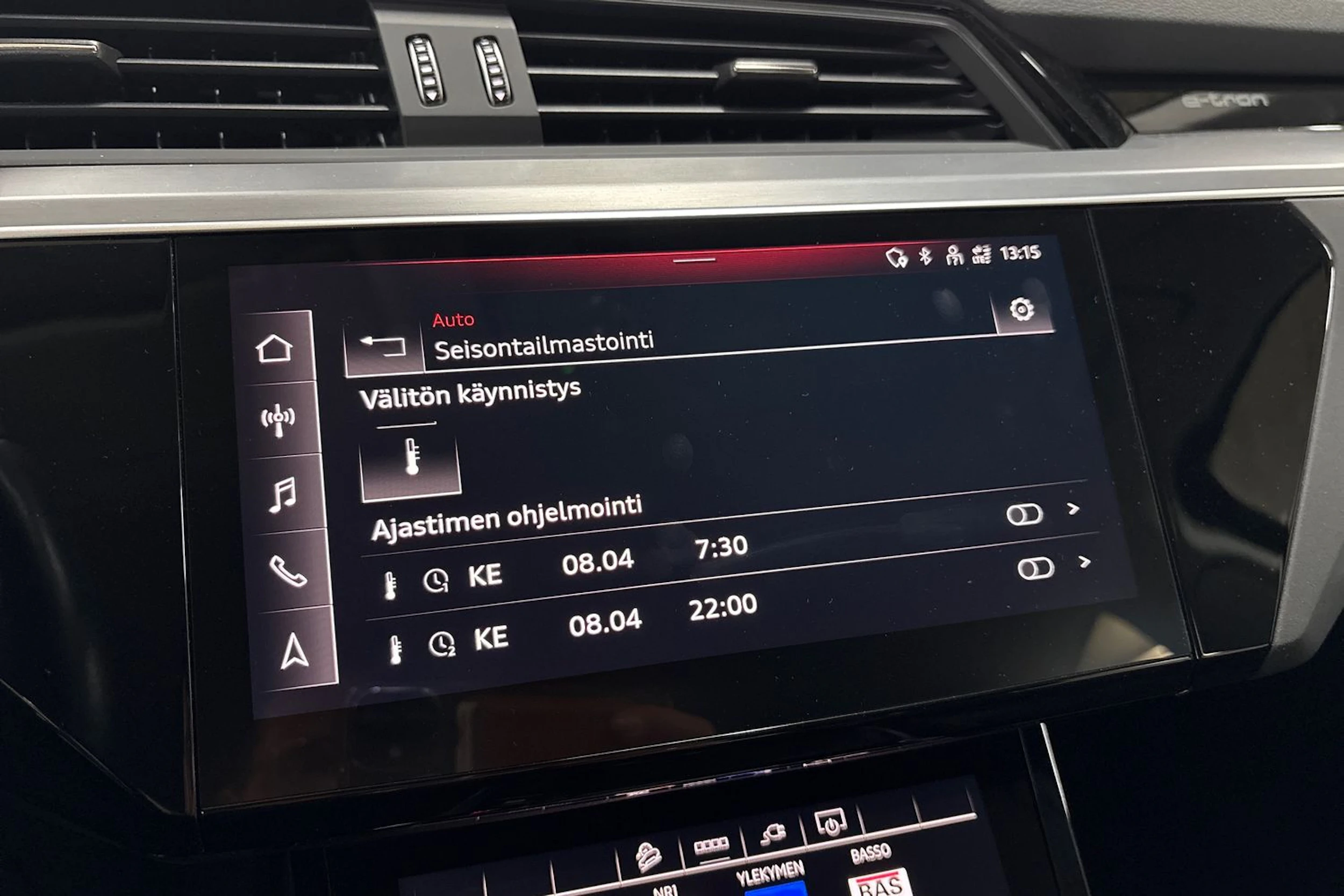 Musta Audi Q8 e-tron 2024 kuva 18.