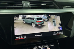 Musta Audi Q8 e-tron 2024 kuva 19.