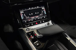 Musta Audi Q8 e-tron 2024 kuva 22.