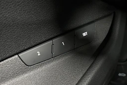 Musta Audi Q8 e-tron 2024 kuva 23.