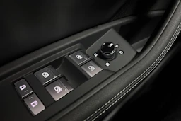 Musta Audi Q8 e-tron 2024 kuva 25.