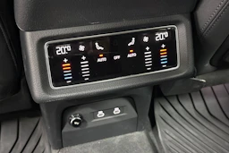 Musta Audi Q8 e-tron 2024 kuva 26.