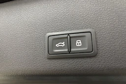 Musta Audi Q8 e-tron 2024 kuva 28.