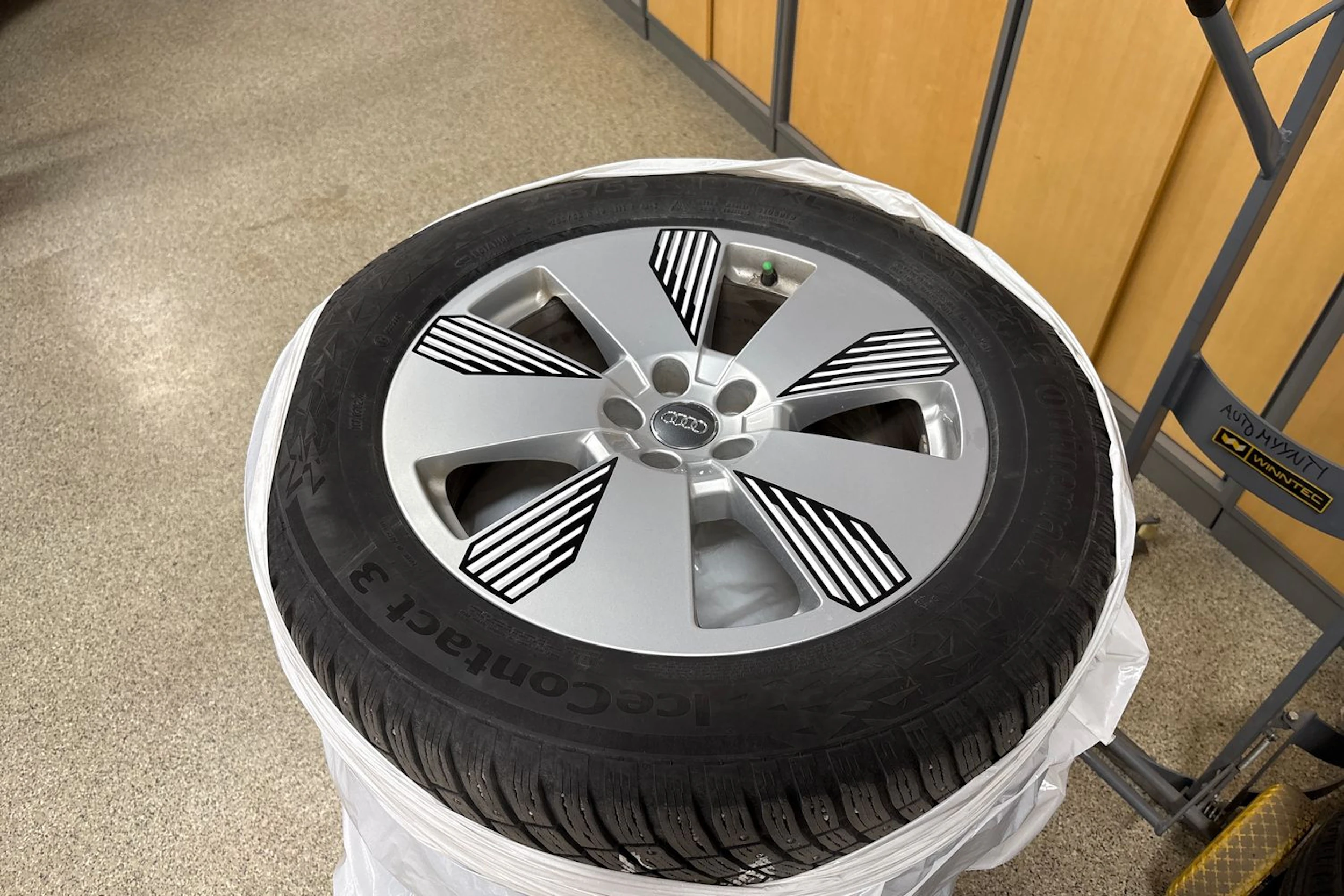 Musta Audi Q8 e-tron 2024 kuva 30.