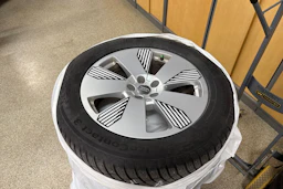 Musta Audi Q8 e-tron 2024 kuva 30.