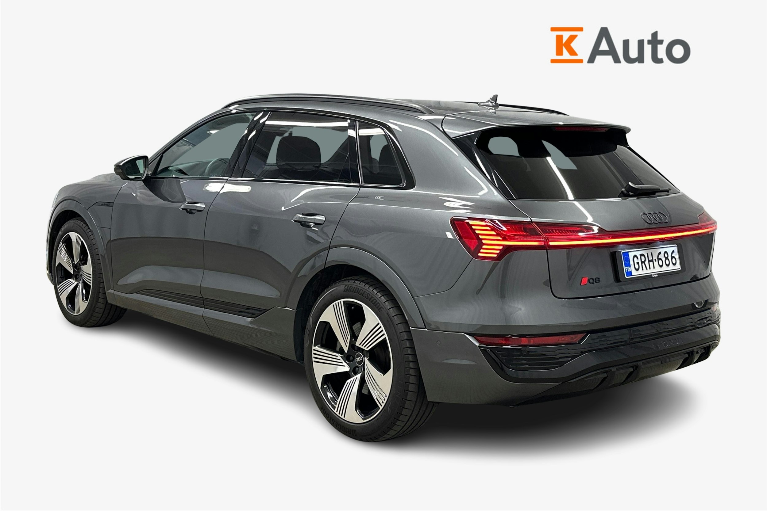 harmaa Audi Q8 e-tron 2024 kuva 2.