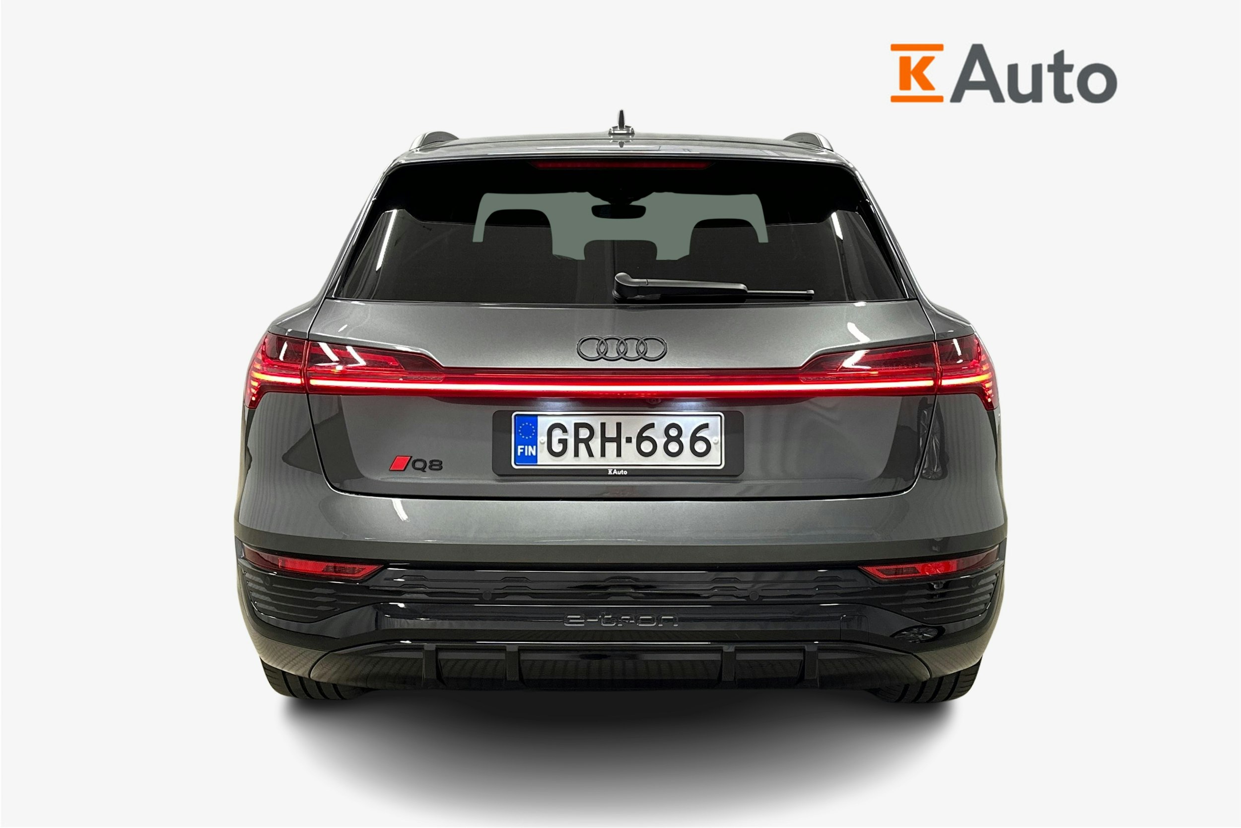 harmaa Audi Q8 e-tron 2024 kuva 3.