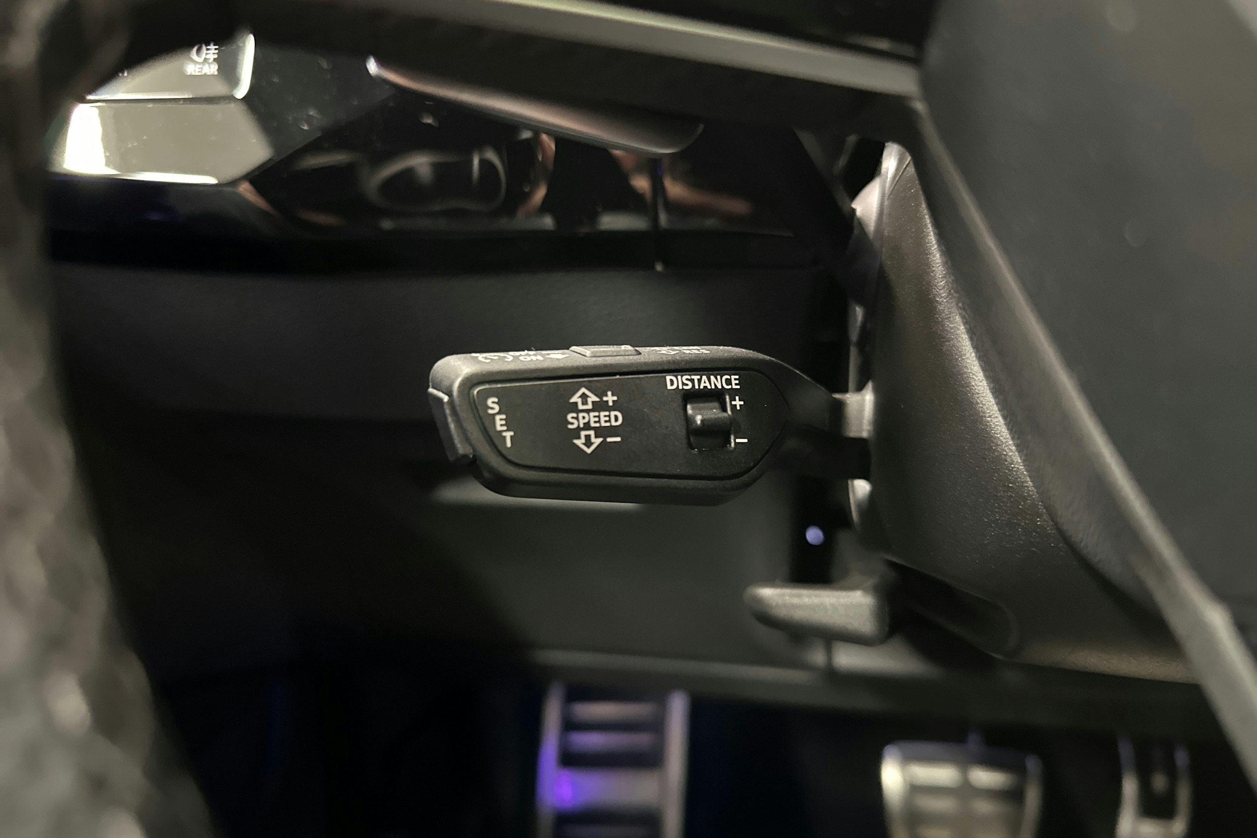 harmaa Audi Q8 e-tron 2024 kuva 14.