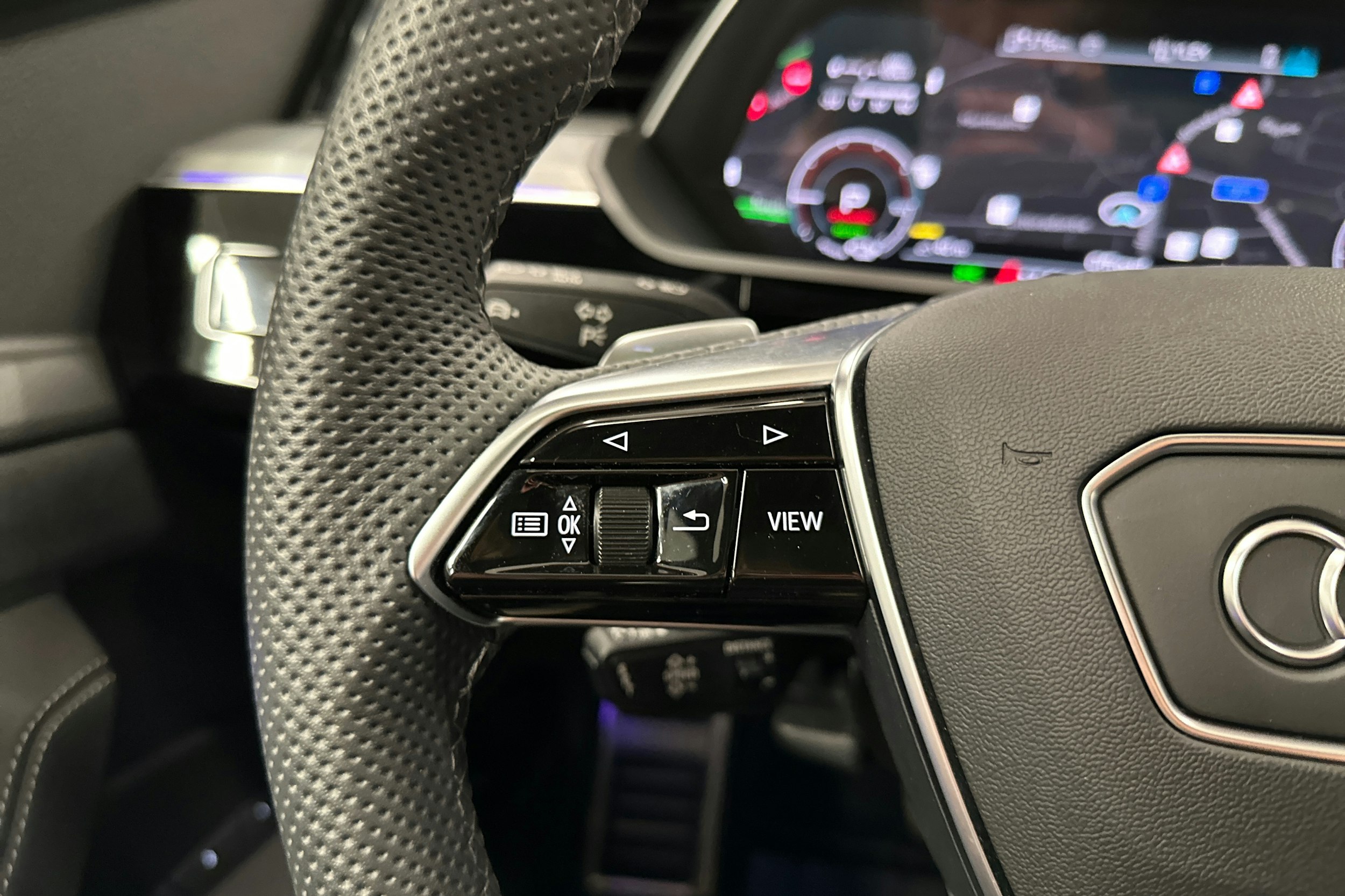 harmaa Audi Q8 e-tron 2024 kuva 15.