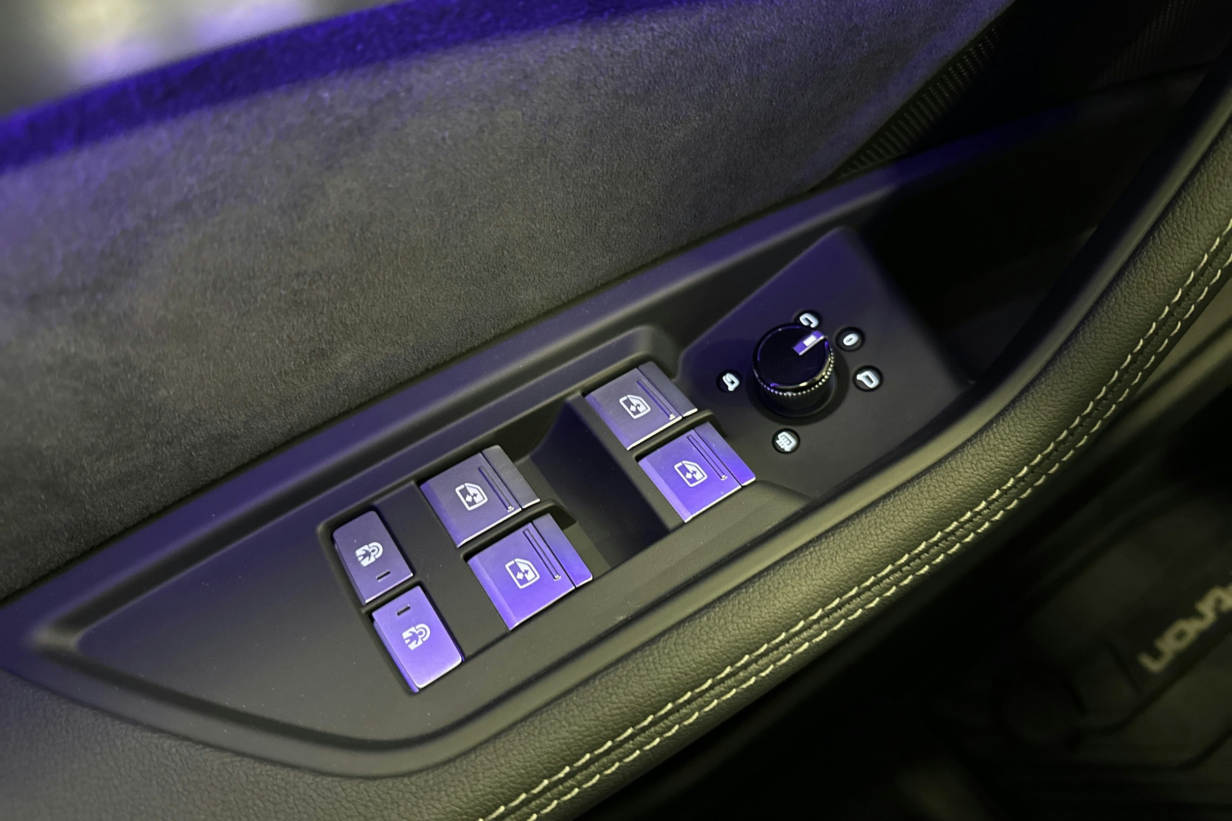 harmaa Audi Q8 e-tron 2024 kuva 19.