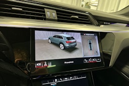 harmaa Audi Q8 e-tron 2024 kuva 21.