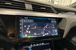 harmaa Audi Q8 e-tron 2024 kuva 23.