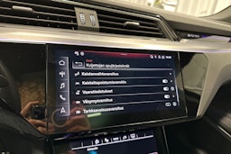 harmaa Audi Q8 e-tron 2024 kuva 25.