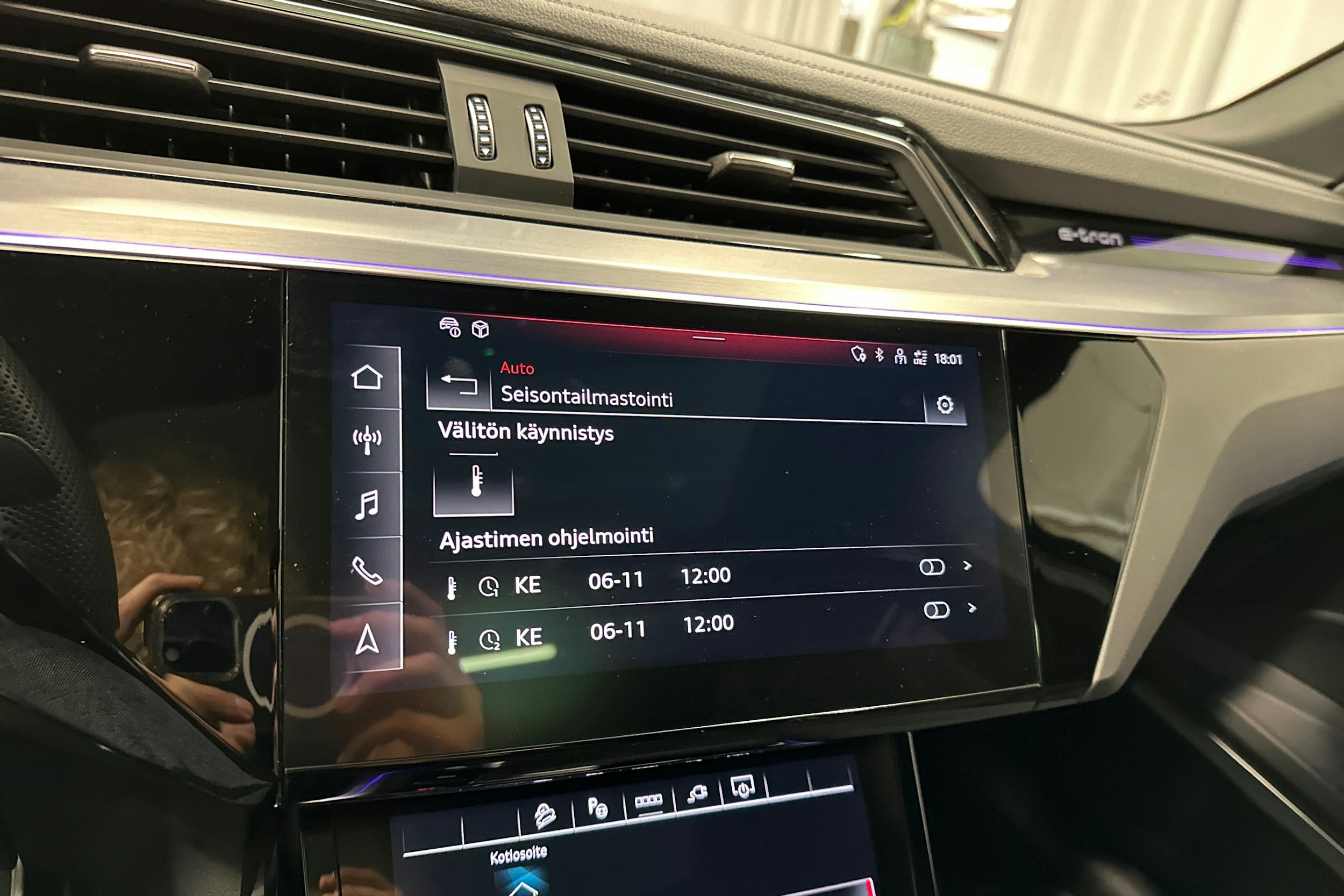 harmaa Audi Q8 e-tron 2024 kuva 28.