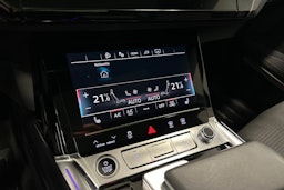 harmaa Audi Q8 e-tron 2024 kuva 29.