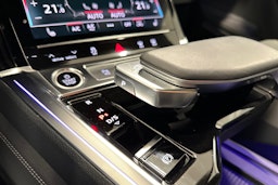 harmaa Audi Q8 e-tron 2024 kuva 30.