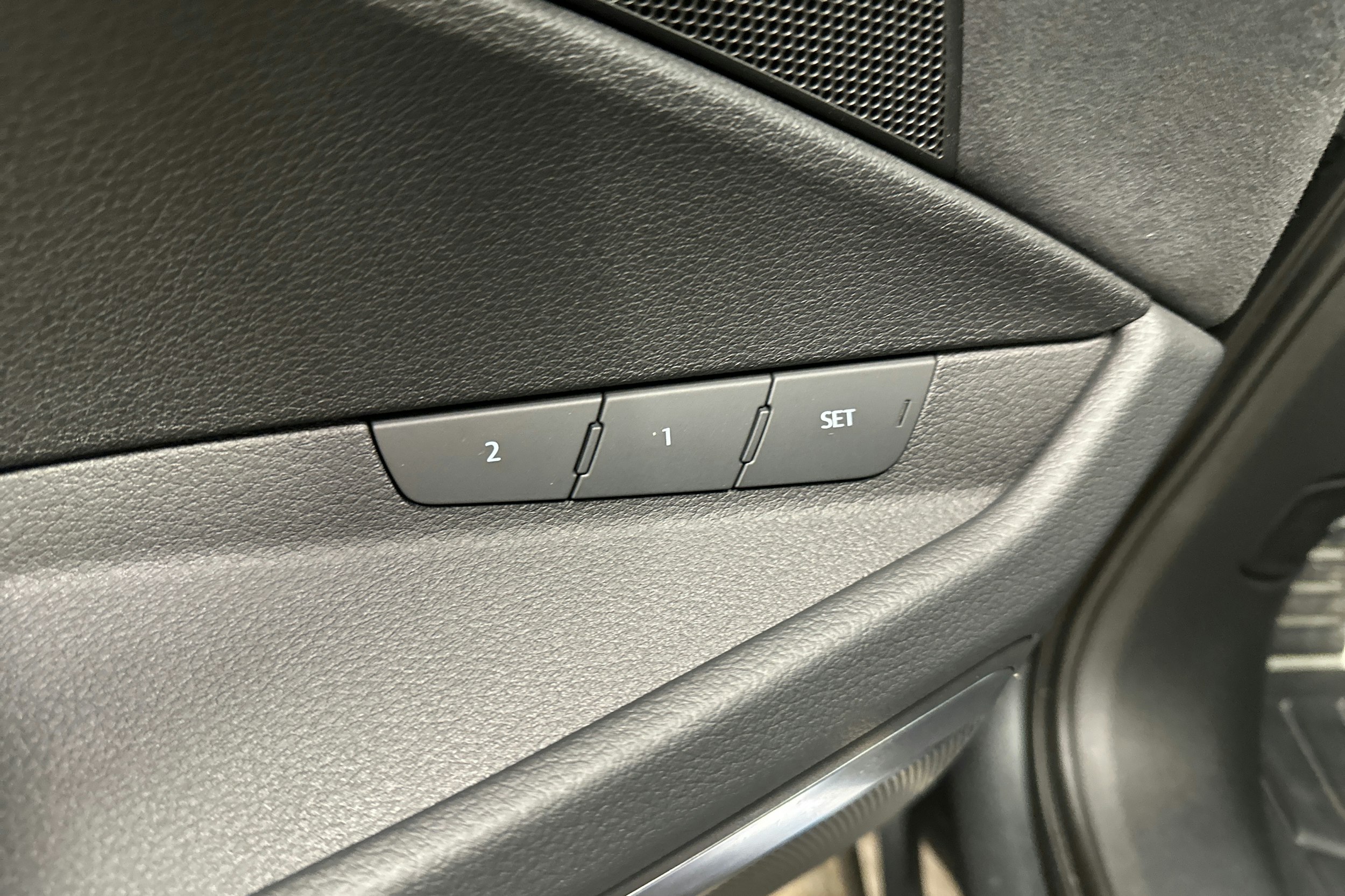 harmaa Audi Q8 e-tron 2024 kuva 33.