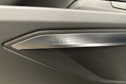 harmaa Audi Q8 e-tron 2024 kuva 34.
