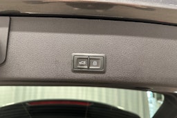 harmaa Audi Q8 e-tron 2024 kuva 37.