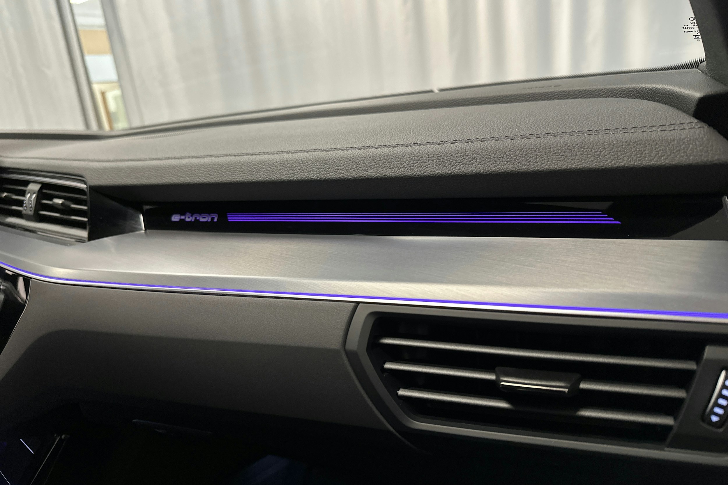 harmaa Audi Q8 e-tron 2024 kuva 39.